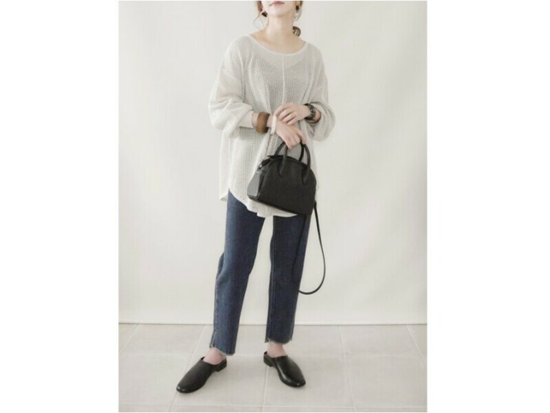 さりげない露出の「メッシュバックリボンセーター」は大人向け 出典:WEAR