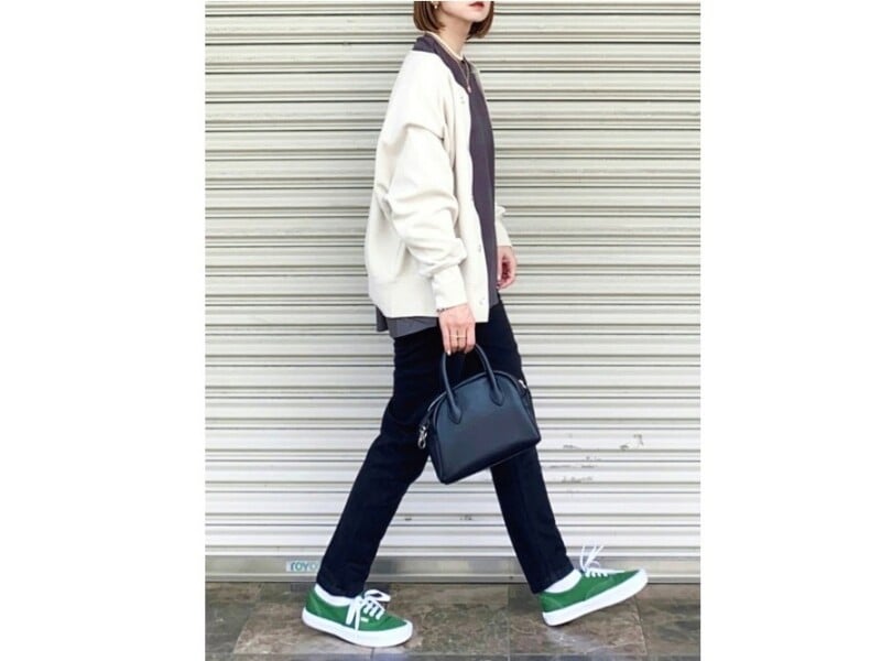 VANSのローテクスニーカーを大人カジュアルコーデのポイントに　出典：WEAR