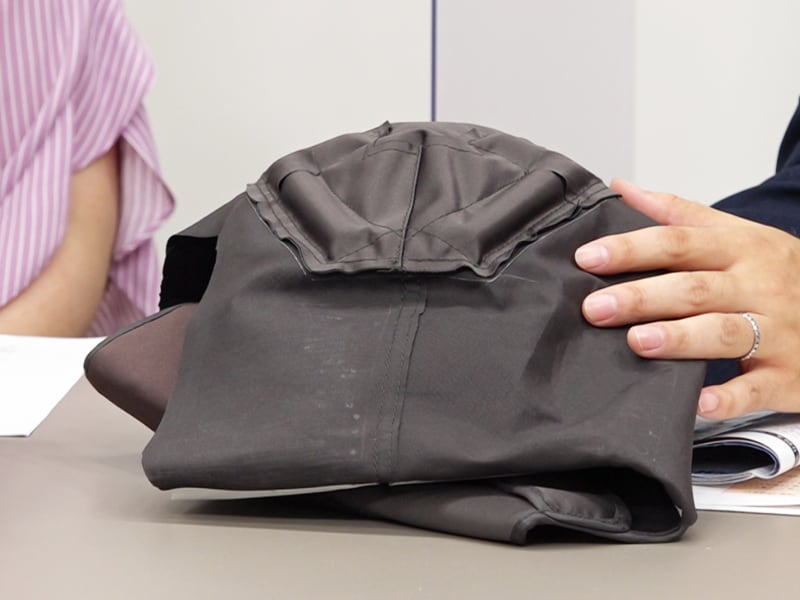 ウレタン製の機構がひざのお皿にフィットします