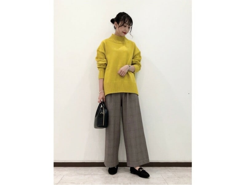 秋に大活躍しそうなニット、パンツともに4000円代とプチプラ　出典：WEAR