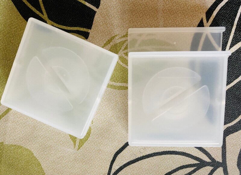 左が角型、右がスタンドつき