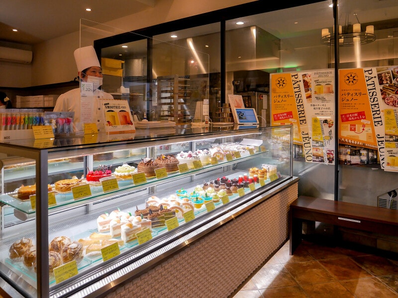 いつも併設のアトリエで楽しそうにお菓子を作っている上野さん