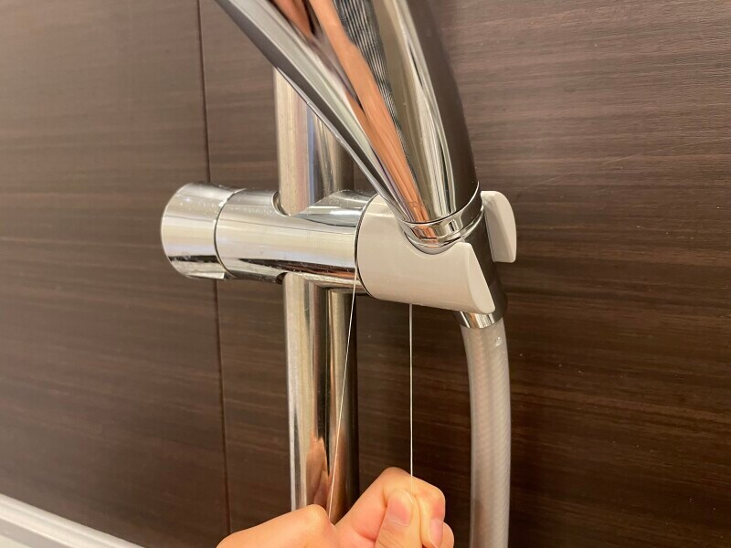 シャワーの付け根のすき間にもピッタリ