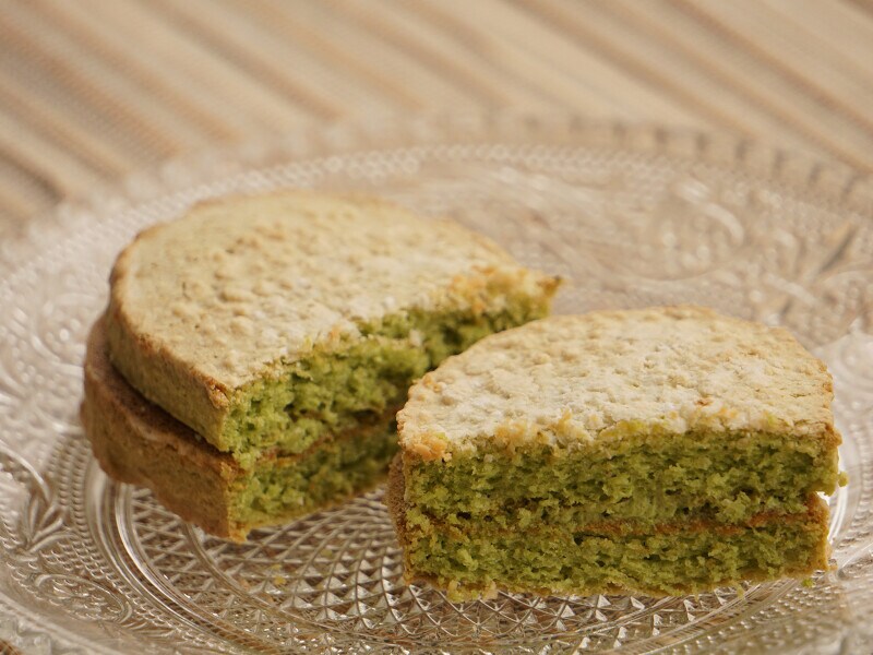 断面も美しいシャトレーゼの「ダックワーズ 抹茶」