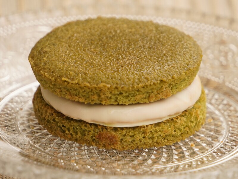 おもてなしにもよさそうな「フリアンショコラサンドパイ 抹茶」129円税込