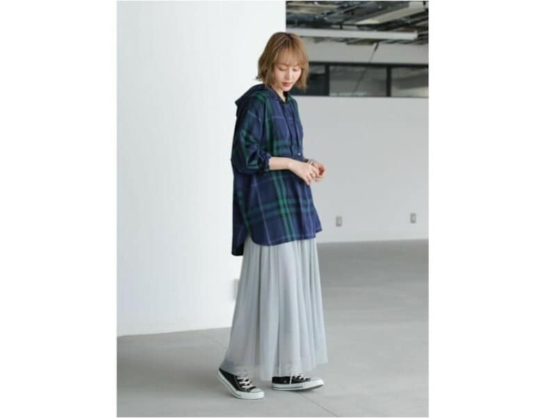 同系色でロングスカートに合わせるのもおすすめ 出典:WEAR