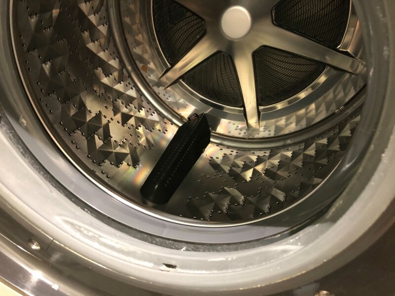 ドラム式全自動洗濯機のドアにあるゴムパッキンは内側にもゴミが入り込み、溜まるので要注意!