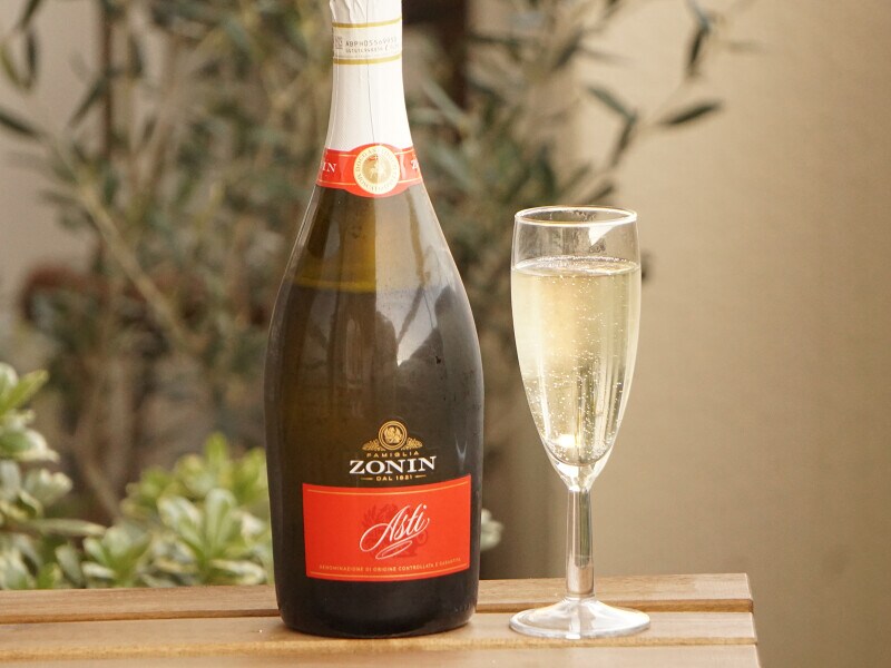 1000円台の甘口スパークリングワイン「ゾーニン アスティ」(1419円税込)