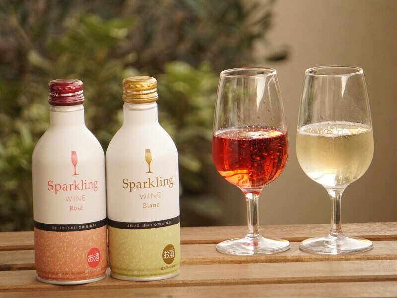 飲みきりサイズの成城石井オリジナルスパークリングワイン缶「成城石井 SEIJOISHII スパークリングワイン ブラン」「成城石井 SEIJOISHII スパークリングワイン ロゼ」(各439円税込)