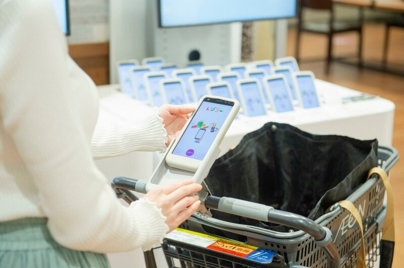 レジゴー専用端末やスマホを固定できるホルダーがついたカートもある