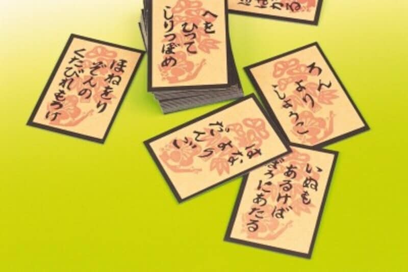 伝統的なお正月遊びのひとつ、かるた。子どもにとって良い思い出が残るように皆で楽しみましょう
