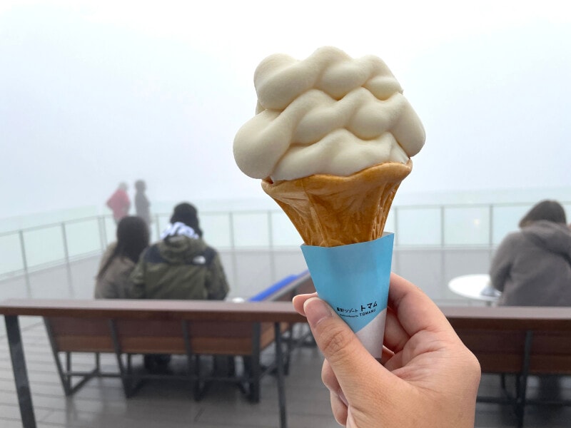 「雲Cafe」で食べられる「雲ソフト」。どちらかというとジェラートに近い味わい