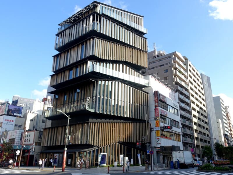 独特なデザインの建物になっています。