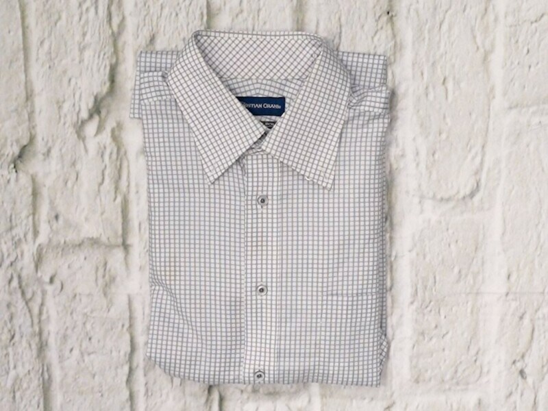 前身頃をきれいに出す四角たたみをしたYシャツ