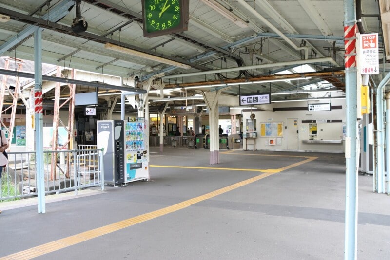 段差のない横須賀駅構内