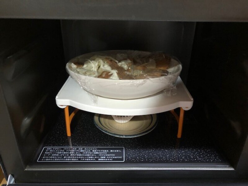 上には大きめのお皿を置く