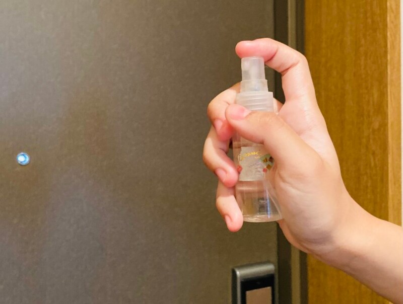 玄関に好きな香りをスプレー