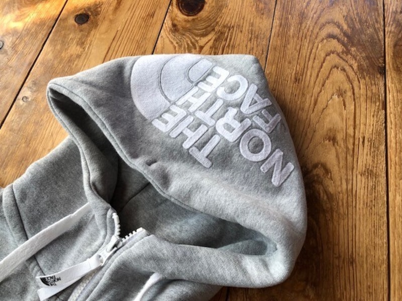 意外と目立つロゴ