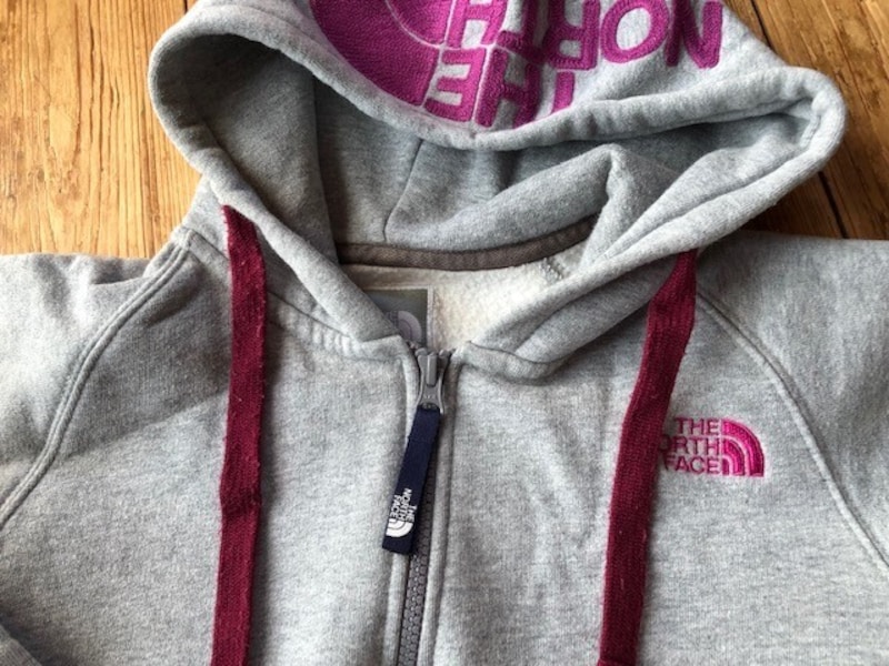 首元に立ち上がりがない