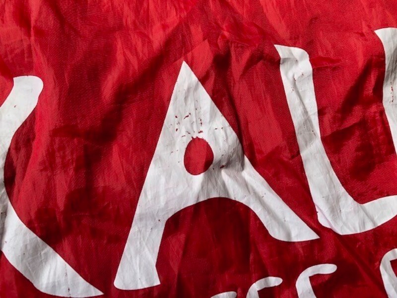 文字のペイントが剥がれてくる