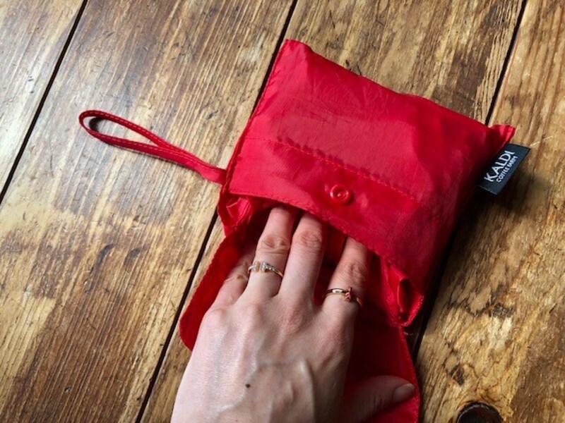 袋の中に入れる