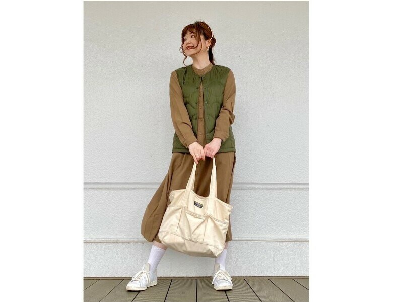 アウターにもインナーにも便利な「ウルトラライトダウンコンパクトベスト」 出典:StyleHint