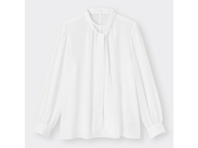 GU  ボウタイブラウス  1990円(税込)