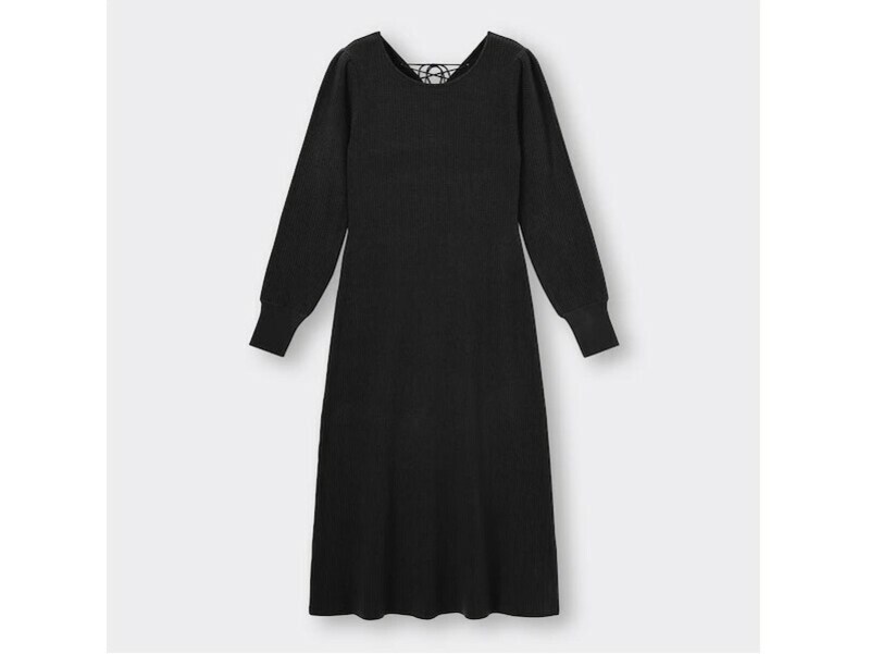 GU 2WAYレースアップニットワンピース 2990円(税込)(※一部店舗またはオンラインのみでの販売)