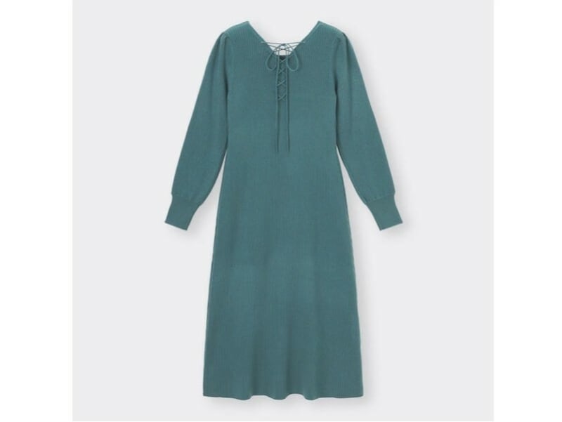 GU 2WAYレースアップニットワンピース 2990円(税込)(※一部店舗またはオンラインのみでの販売)