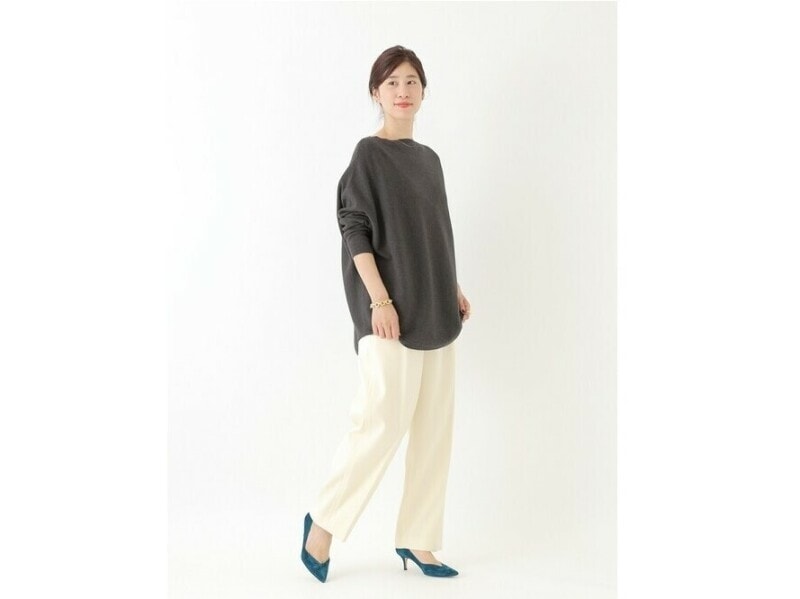 【OKコーデ】白ボトムスは秋冬コーデの清潔感もアップしてくれます　出典：WEAR