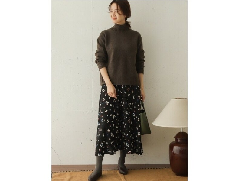 甘めな花柄スカートはトレンドのワントーンコーデもおすすめ　出典：WEAR
