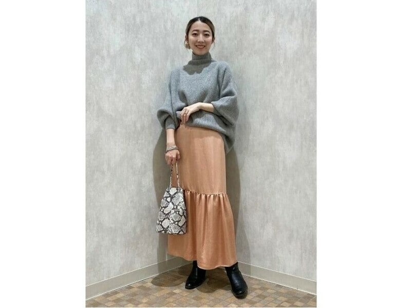 マーメイドシルエットやティーアードスカートは広がりすぎず大人向け　出典：WEAR