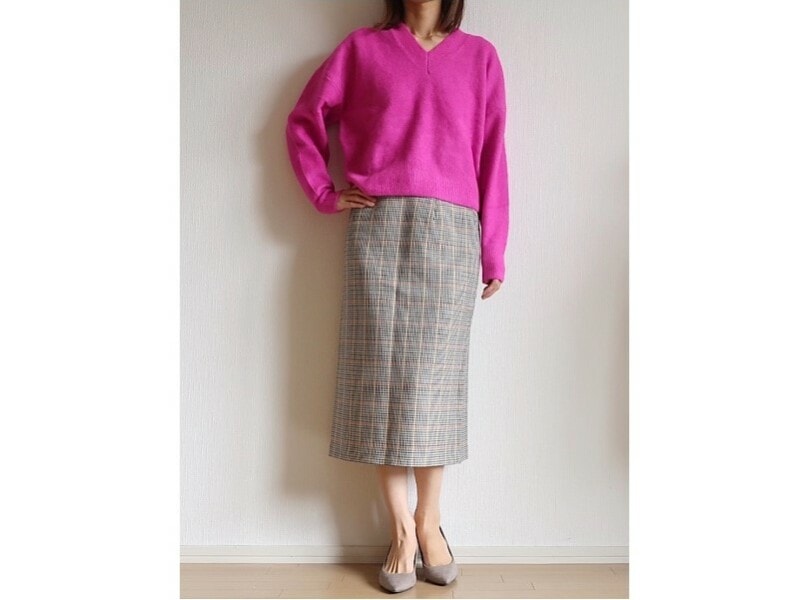 真面目なチェック柄スカートと合わせても新鮮