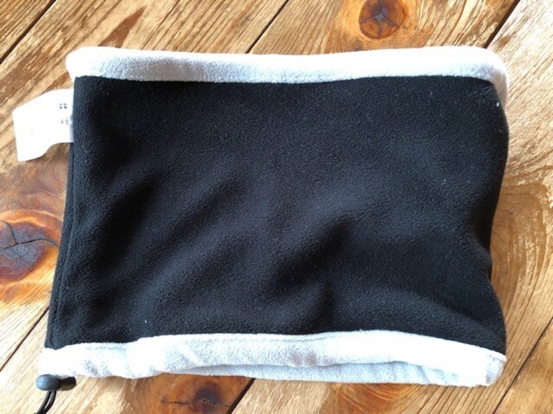 ひっくり返すと黒