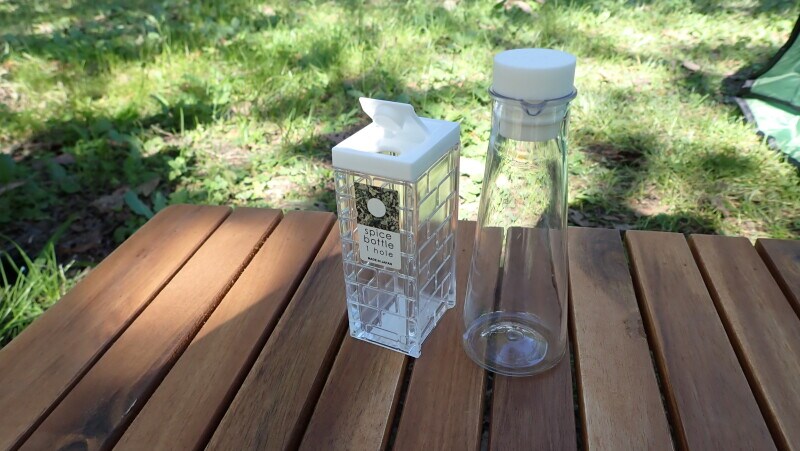 セリアの調味料入れ