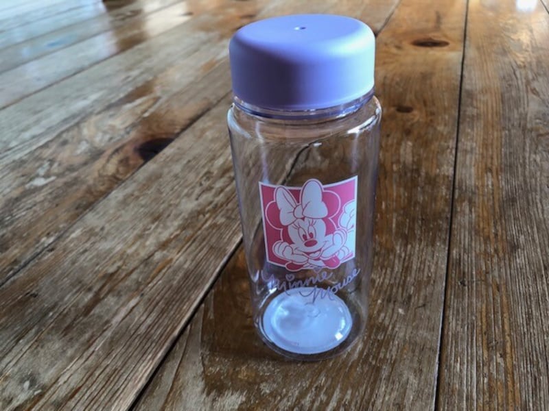 ディズニーのイラストのボトルもある