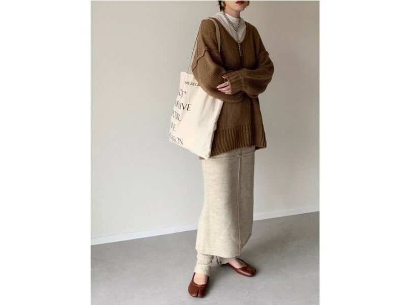 ボトムスやシューズなど、下半身のコーデと馴染ませるのがポイント 出典:WEAR