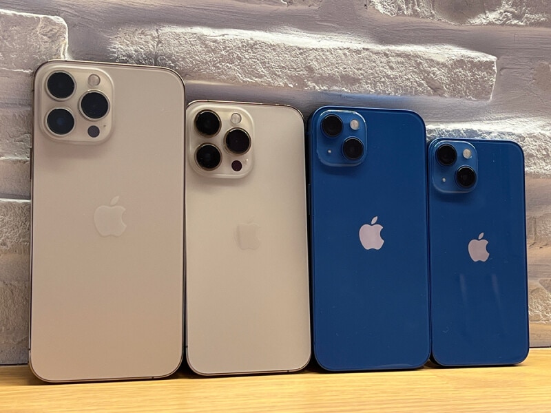 「iPhone13」シリーズ（左から「iPhone 13 Pro Max」「iPhone 13 Pro」「iPhone 13」「iPhone 13 mini」