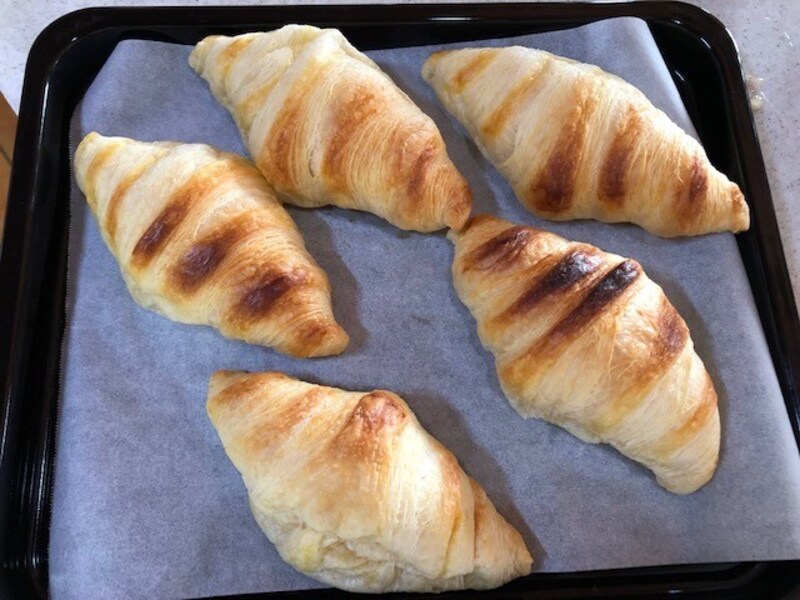 焼き立てのクロワッサン