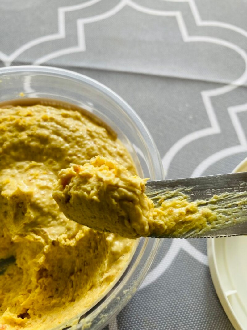 パンにぬる前は、こんな感じのペースト状