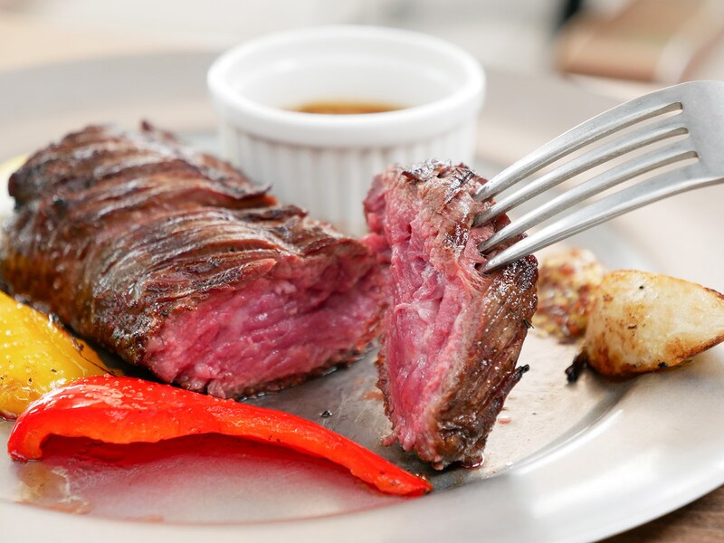 牛ハラミ肉の炭火ステーキ(税込2068円)(2021年6月27日撮影)