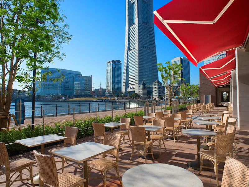 みなとみらいの景色が楽しめるオープンテラス(提供画像)