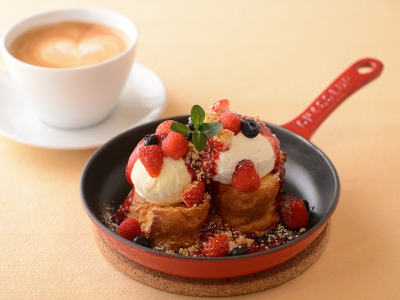 ミックスベリーとバニラアイスクリームのパンペルデュ(税込1870円)(提供画像)