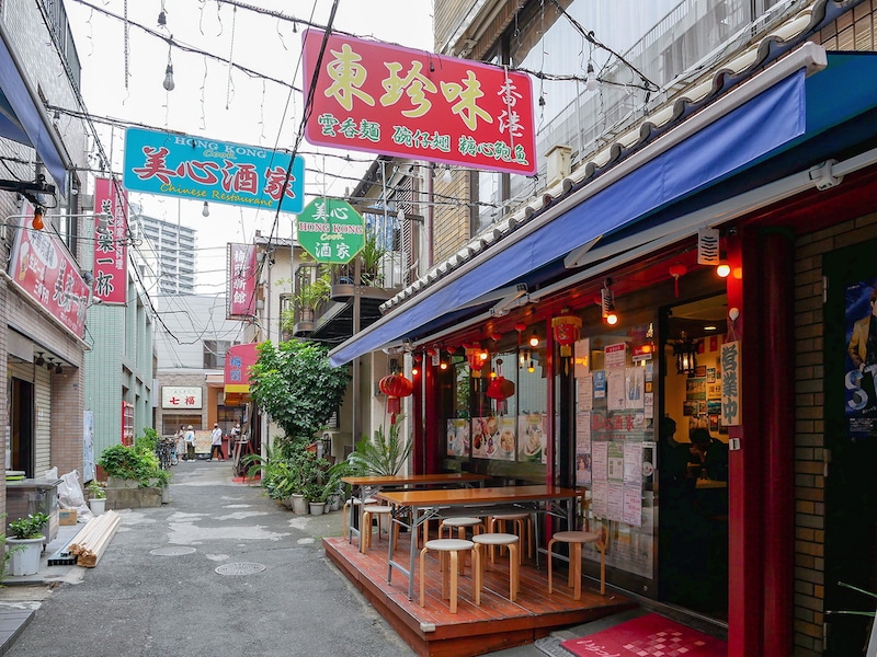 まるで香港の路地裏に迷い込んだような雰囲気(2021年6月26日撮影)