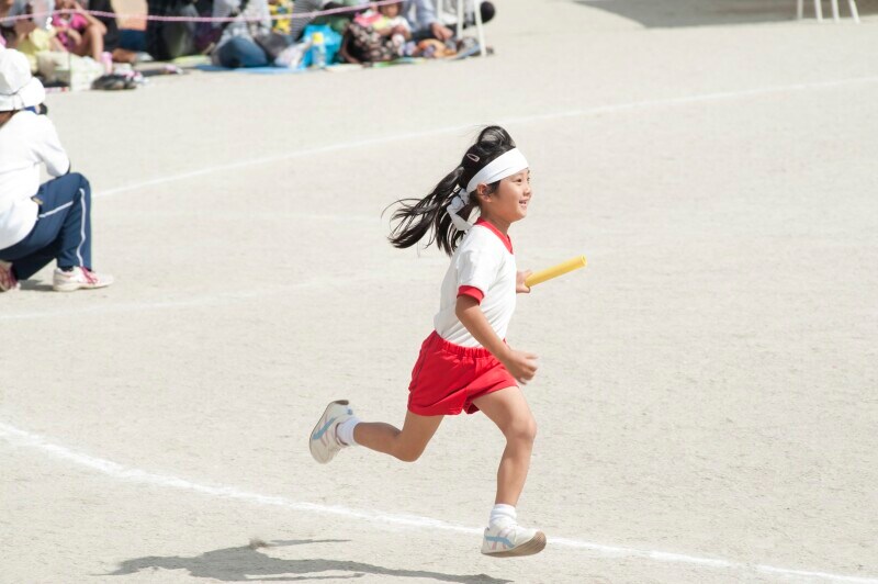 子どもの運動会で、周りの子と比べ、わが子が速い、遅いと一喜一憂する親も少ないでしょう