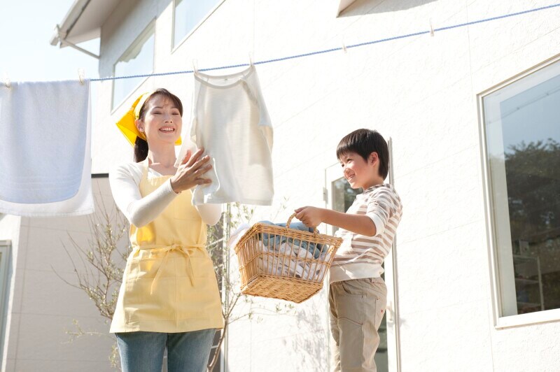 洗濯物、干す時、手伝ってくれて助かるわ、ありがとう」子どもの良い所に目を向けましょう