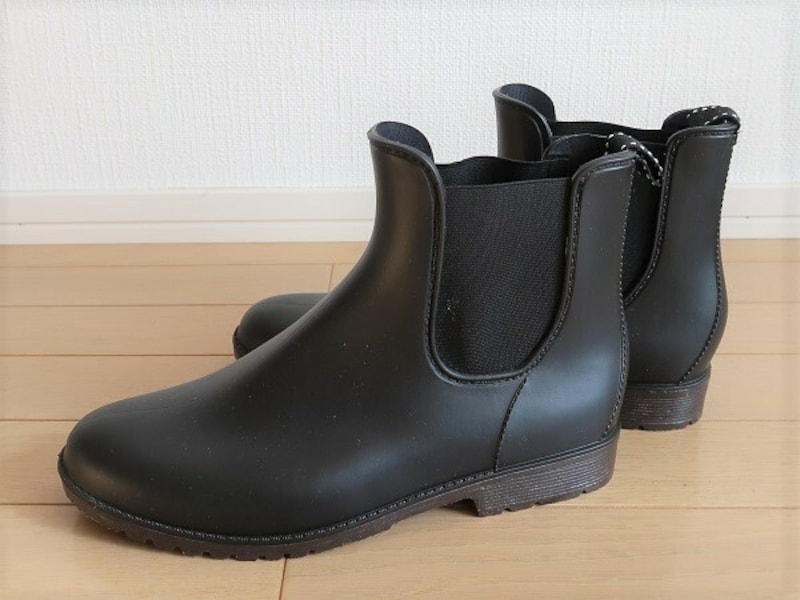 今年のトレンドでもあるサイドコアブーツのデザインも嬉しい