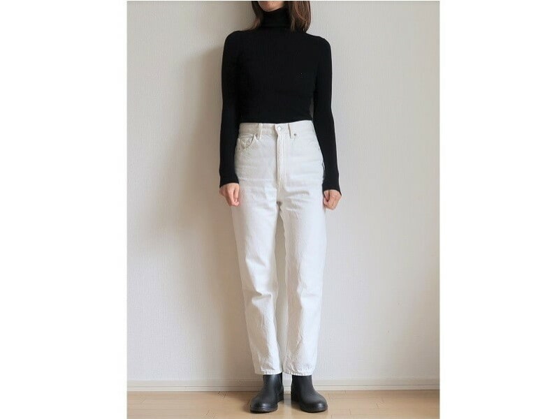 シンプルなデザインなのでショートブーツ感覚で取り入れられます