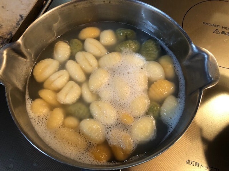 浮かび上がってくる