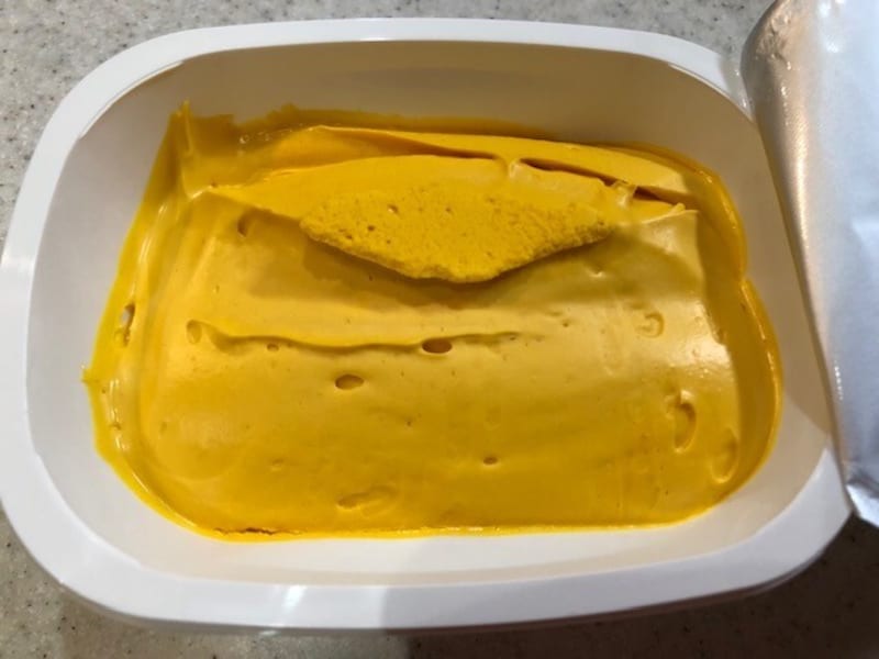 色はかなり黄色い